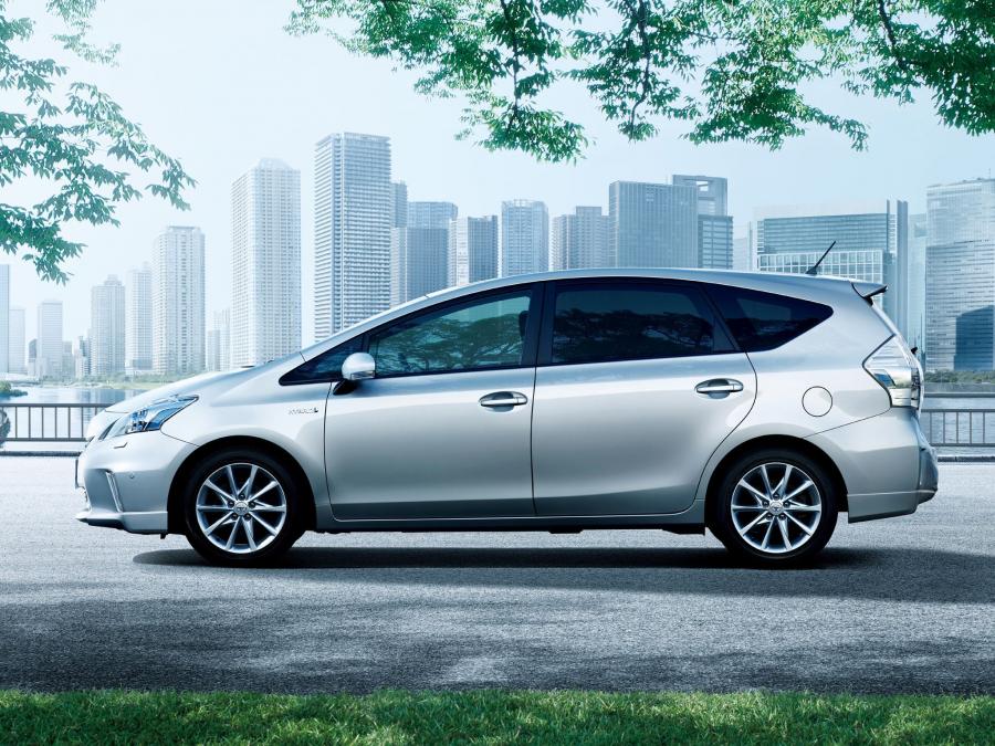  Toyota Prius MPV Alfa Touring Selection 2011 года  (фото 13 из 14)